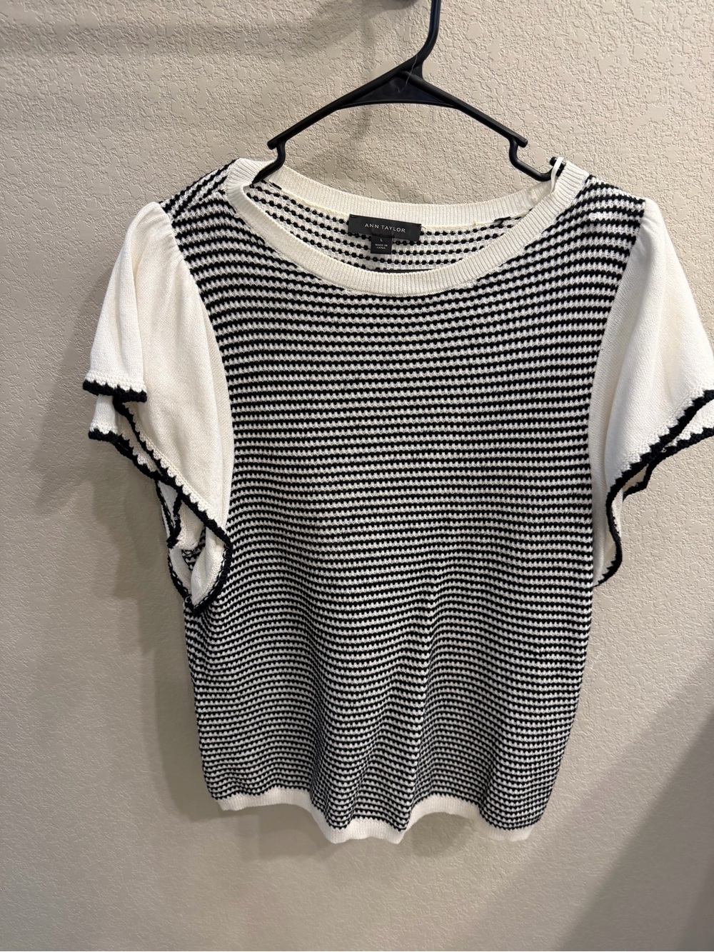 Ann Taylor Black & White Knit Ruffle Sleeve Top